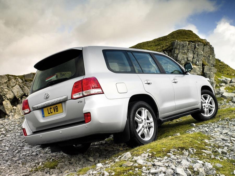  Toyota Land Cruiser 200 V8 2007 года  (UK) (фото 11 из 14)